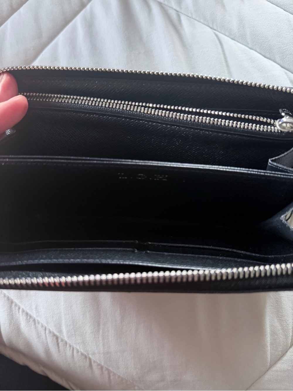 Louis Vuitton Zippy Wallet in Black Epi leather with silver hardware - Picture 14 of 14